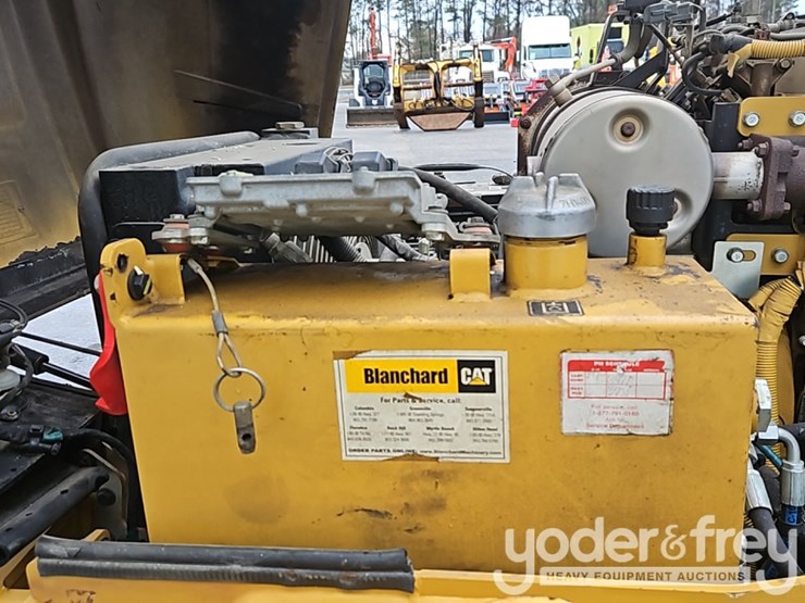 2015-caterpillar-cb24b-image-14