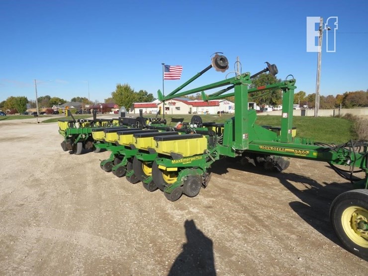 2000-john-deere-1770-image-1