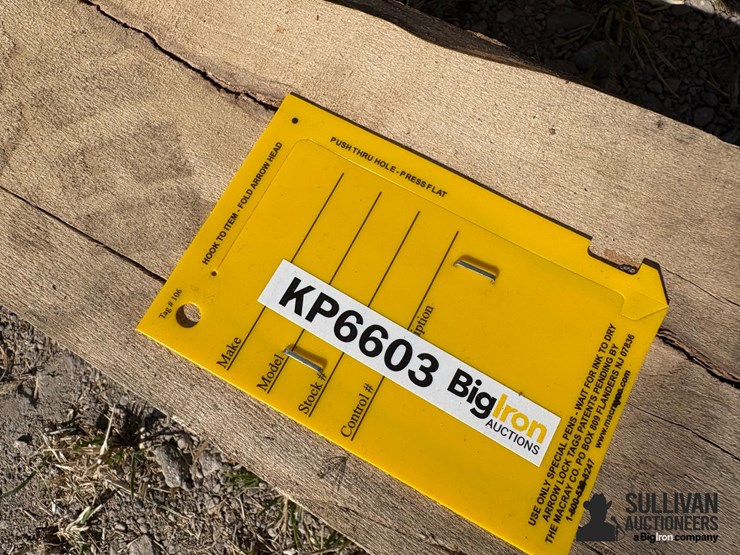 misc-pallet-of-john-deere-fluids-image-16