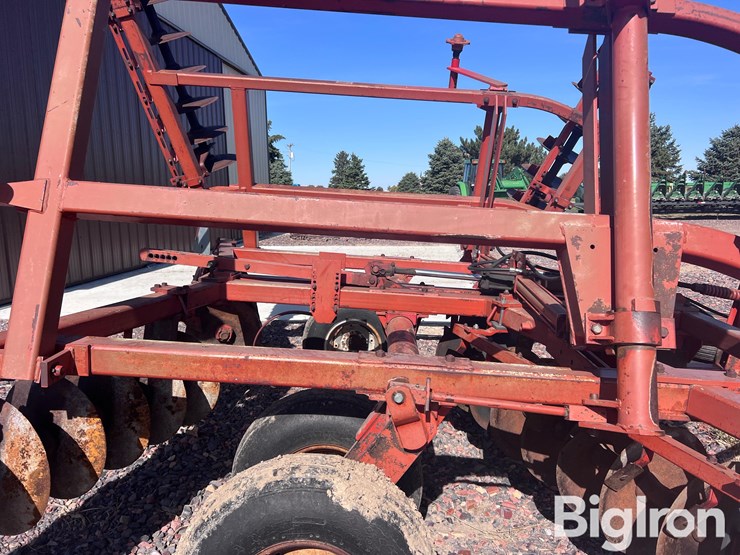 massey-ferguson-820-image-18