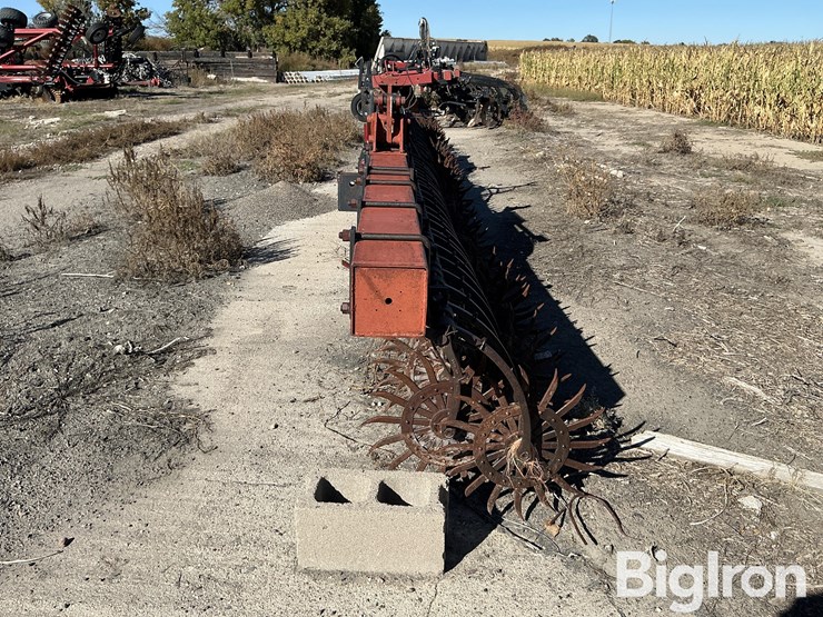 m&w-30'-folding-rotary-hoe-image-7