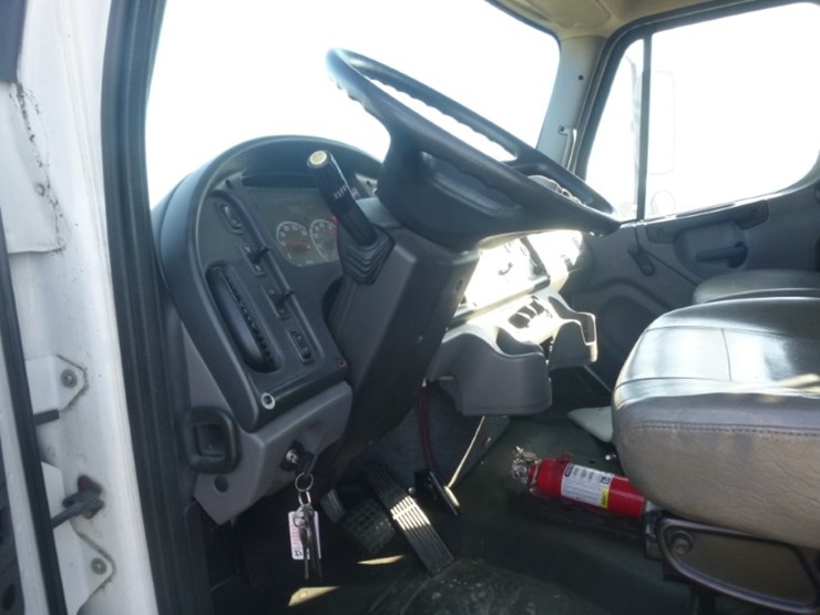 freightliner-m2-106-image-15