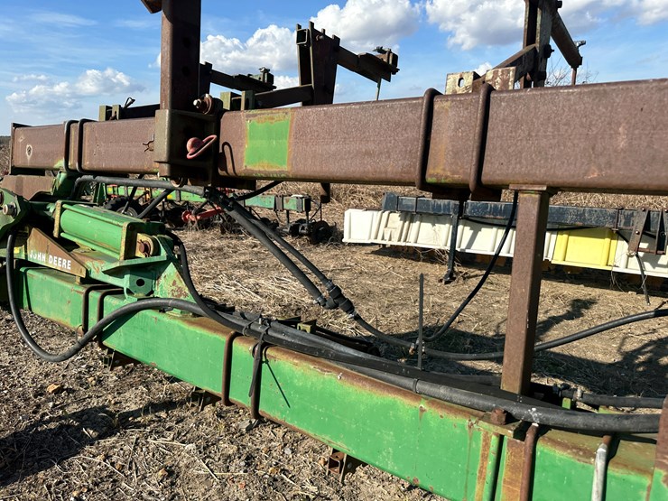 john-deere-845-image-31