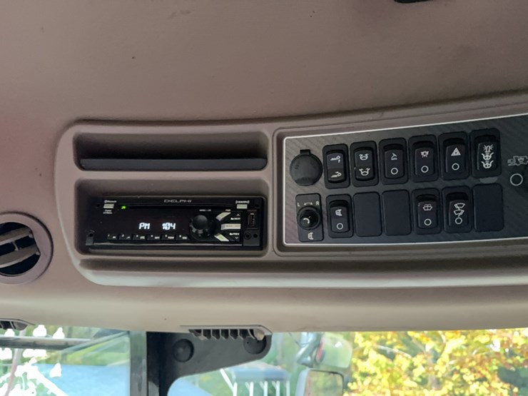 2018-case-ih-8240-image-143