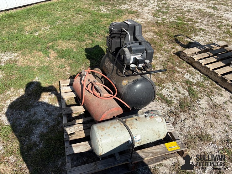 air-compressor-w/-air-tanks-image-2