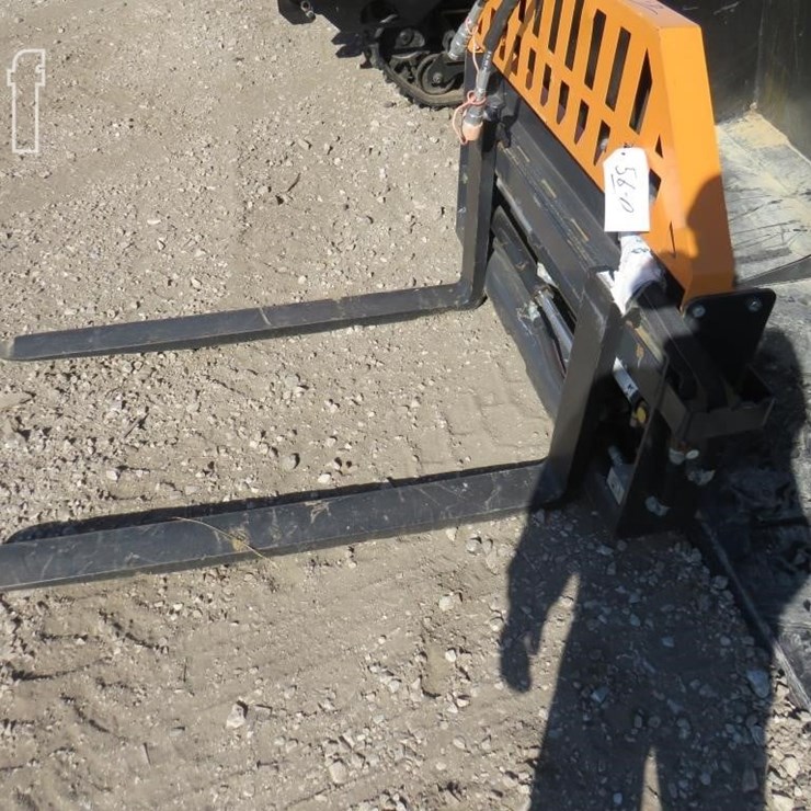 SET OF HYDRALIC SKID LOADER FORKS