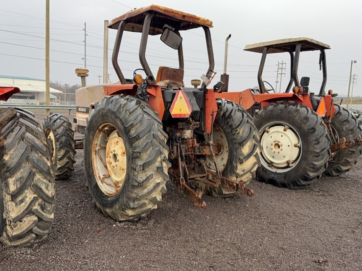 #3055-•-allis-chalmers-6080-tractor-image-11