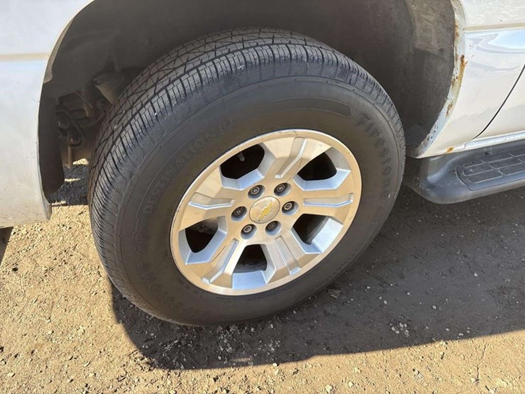 2005-chevrolet-suburban-image-10