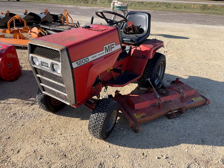 massey-ferguson-1200-image-1