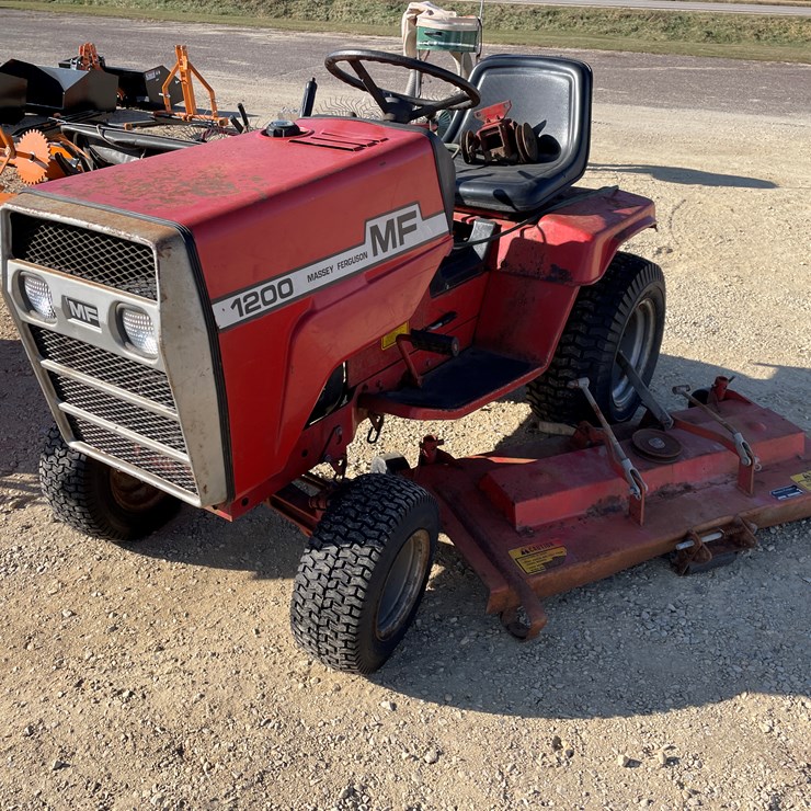 MASSEY-FERGUSON 1200