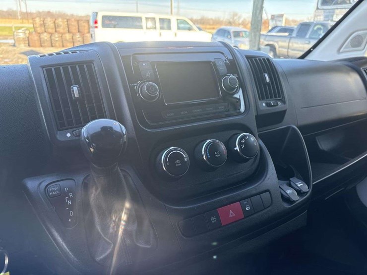 2018-ram-promaster-1500-image-17