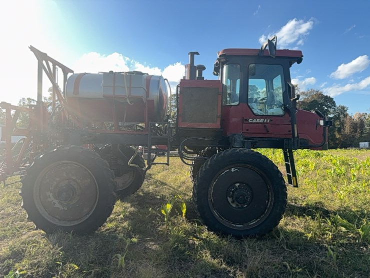 case-ih-3185-patriot-sprayer-image-3