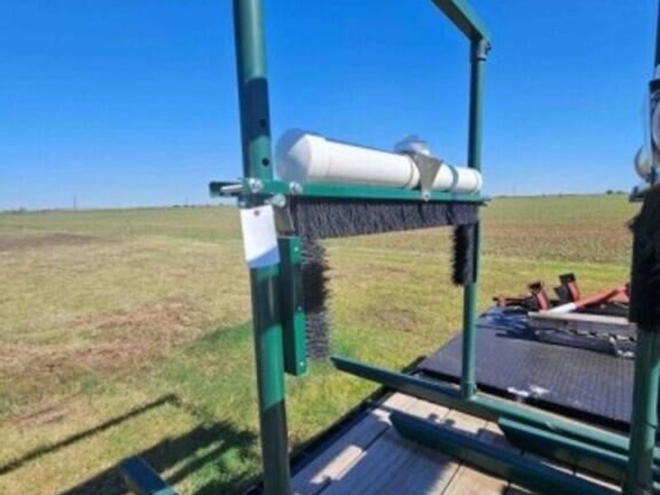 new-escoba-cattle-oiler-scrubber-image-1