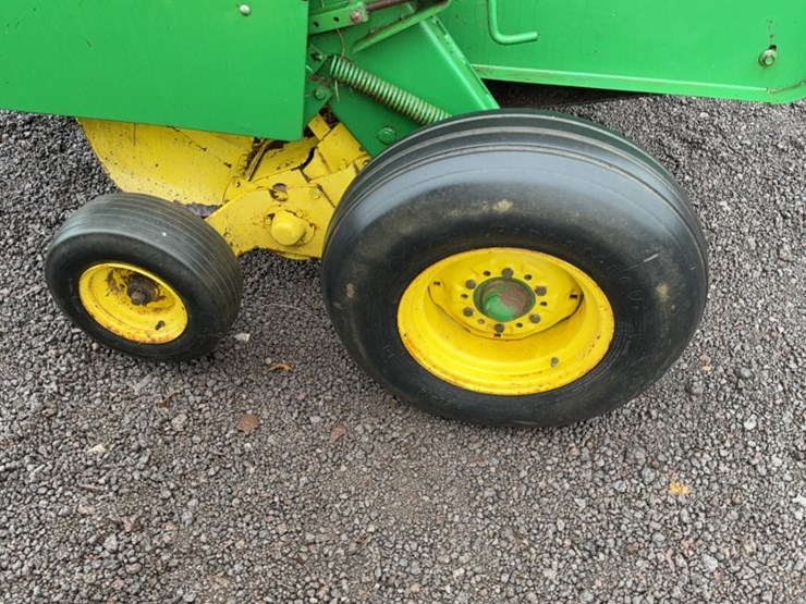 john-deere-335-image-8