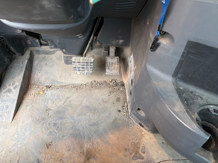 2014-mack-cxu613-semi-image-21