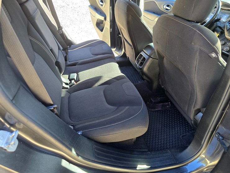 2016-jeep-cherokee-image-69