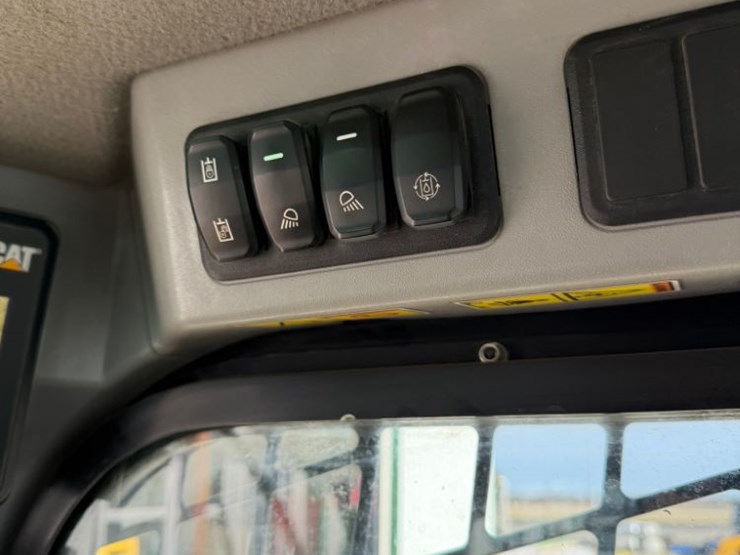 2022-caterpillar-279d3-image-69