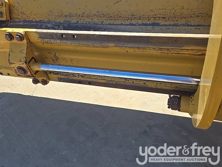 2016-caterpillar-120m2-image-83