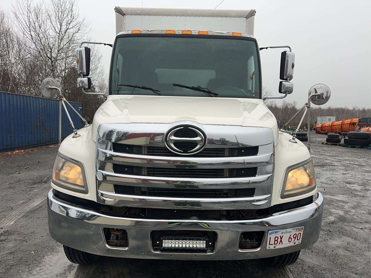 2012-hino-268-image-2