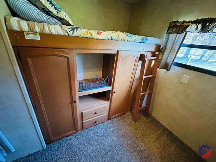 2011-keystone-hornet-platinum-31rbds-t/a-camper-trailer-image-102