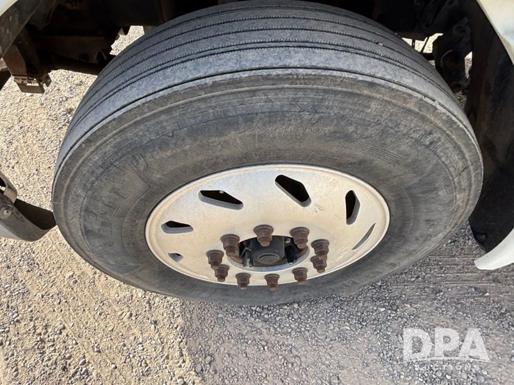 2006-freightliner-day-cab-truck-(gp12099,-unit-802)-image-21