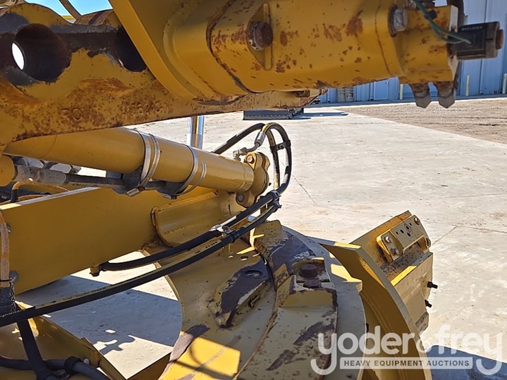 2016-caterpillar-120m2-image-77