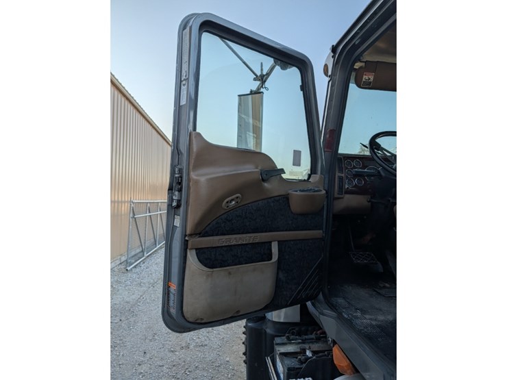 2006-mack-cv713-flatbed-image-18