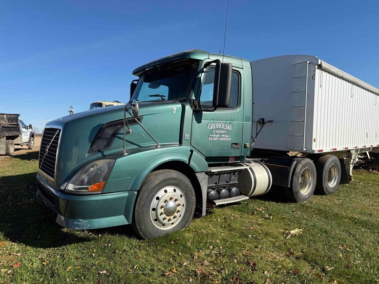 volvo-d13-semi-image-1