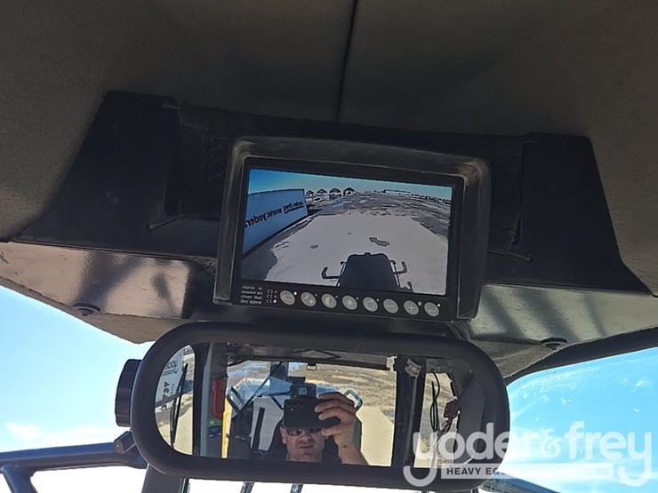 2016-caterpillar-120m2-image-243