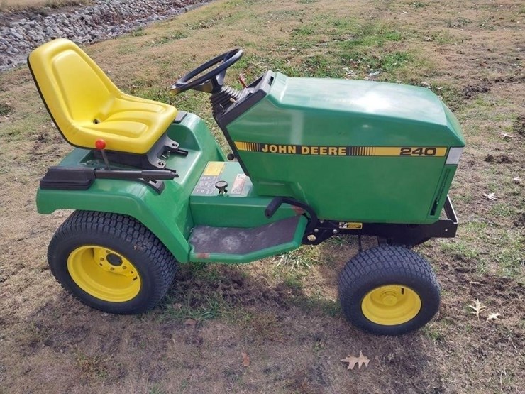 john-deere-240-image-3
