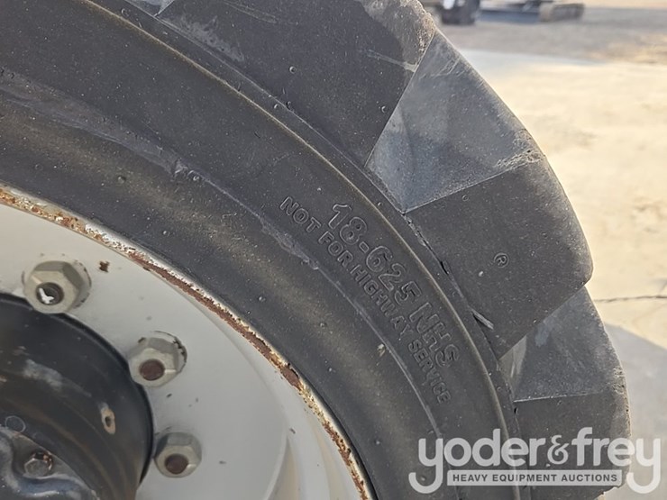 2014-jlg-800aj-image-54