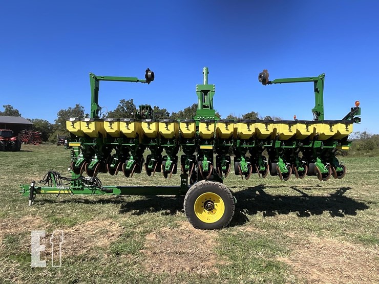 2021-john-deere-1745-image-2