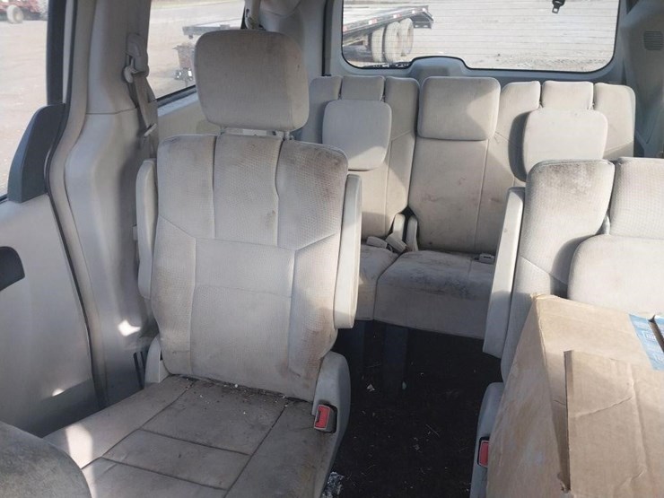 2011-dodge-grand-caravan-image-10