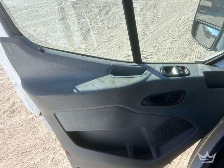 2017-ford-transit-image-11