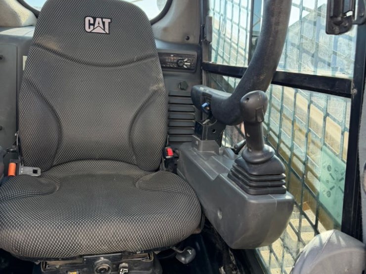 2022-caterpillar-279d3-image-56