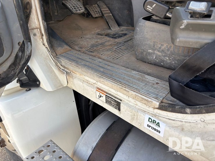 2006-freightliner-day-cab-truck-(gp12099,-unit-802)-image-75