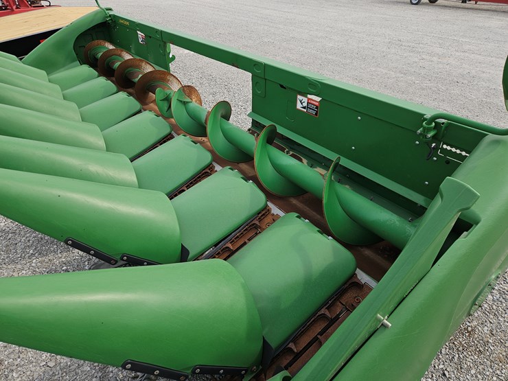 2017-john-deere-608c-image-4