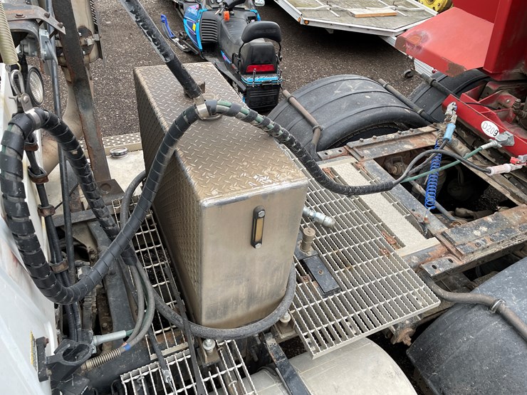 #1061-•-2004-mack-cx613-tandem-axle-day-cab-semi-tractor-(has-wi-title)-image-27