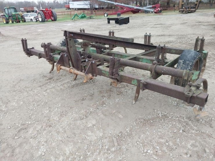 john-deere-12-image-1