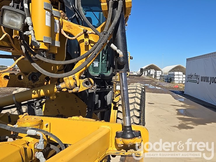 2016-caterpillar-120m2-image-59