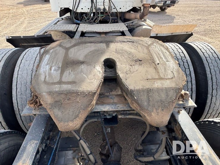 2006-freightliner-day-cab-truck-(gp12099,-unit-802)-image-37