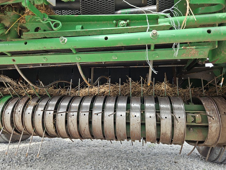 2001-john-deere-567-image-12