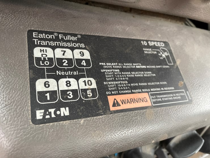 #1061-•-2004-mack-cx613-tandem-axle-day-cab-semi-tractor-(has-wi-title)-image-29