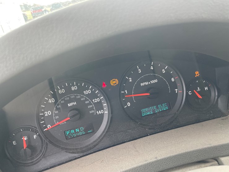 2005-jeep-grand-cherokee-laredo-image-34