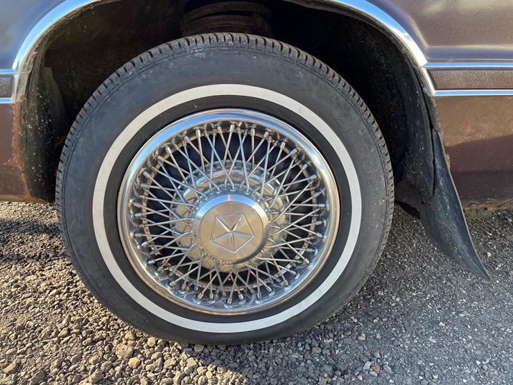 #1075-•-1982-chrysler-lebaron-convertible-(has-wi-title)-image-9