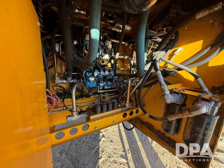 2012-oxbo-8435-image-66