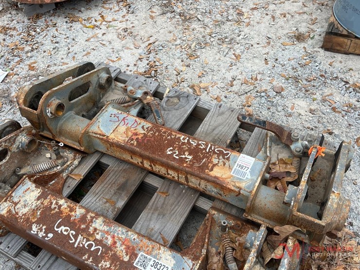 skid-steer-quick-attach-plate-image-4