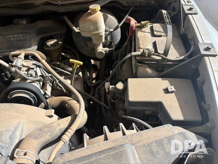 2004-dodge-2500-image-38