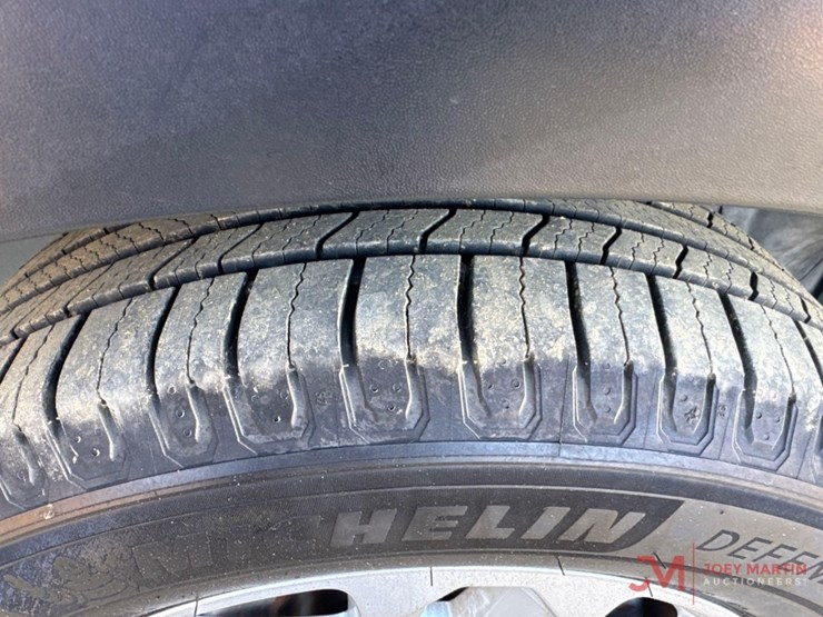 2016-ford-explorer-image-8