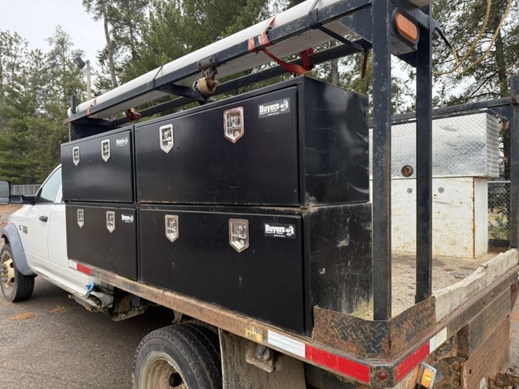 #1837-•-2011-ram-5500-4x4-flatbed-truck-image-22